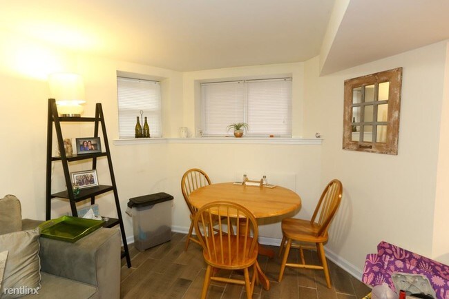 Foto del edificio - 852 W Buckingham Pl