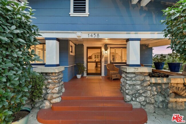 Building Photo - 1458 W 48th St