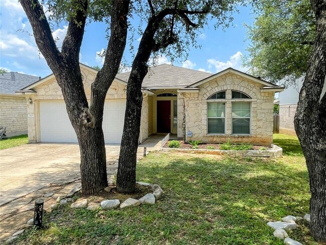 Building Photo - 1613 McDowell Bend