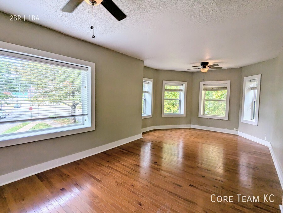 Primary Photo - Top floor 2 Bedroom in West Plaza