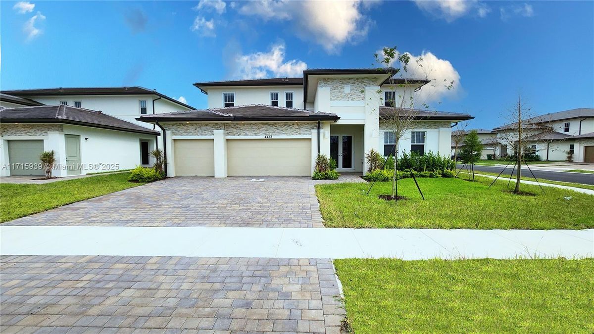 Foto principal - 4458 SW 122nd Wy