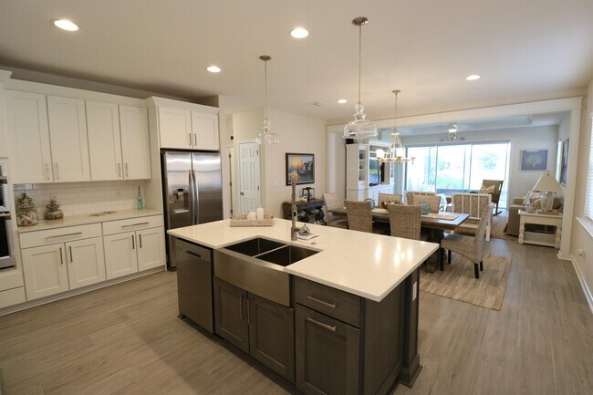 Foto del edificio - 827 E Watson Rd