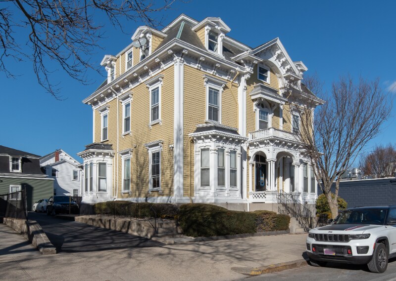 Primary Photo - 215 Broadway