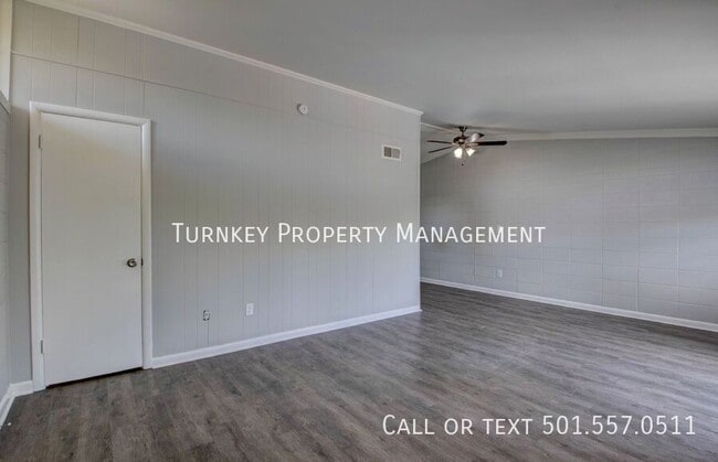 Building Photo - 4700 Lynn Ln