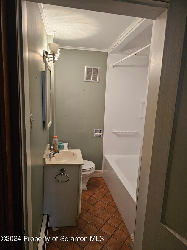 Primary Photo - 908 Richmont St