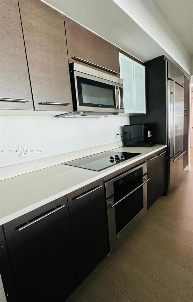 Building Photo - 500 Brickell Ave