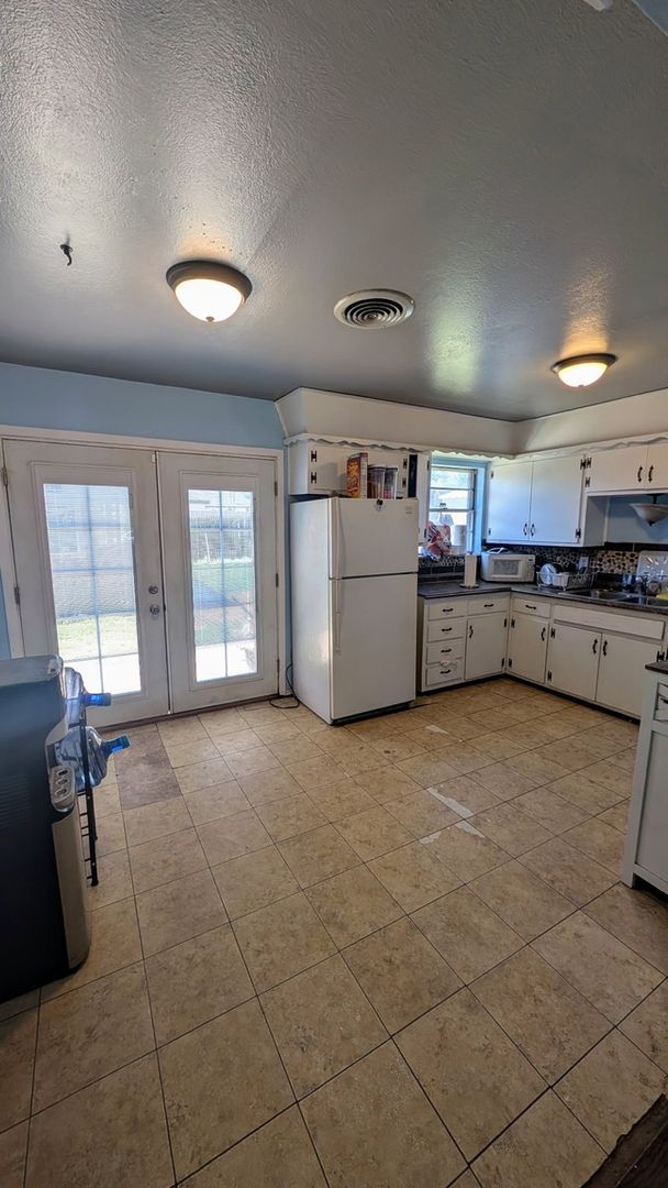 Foto del edificio - Charming 3BR House in Clovis