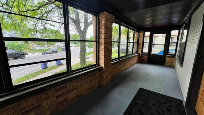Building Photo - 1308 Kalamazoo Ave SE