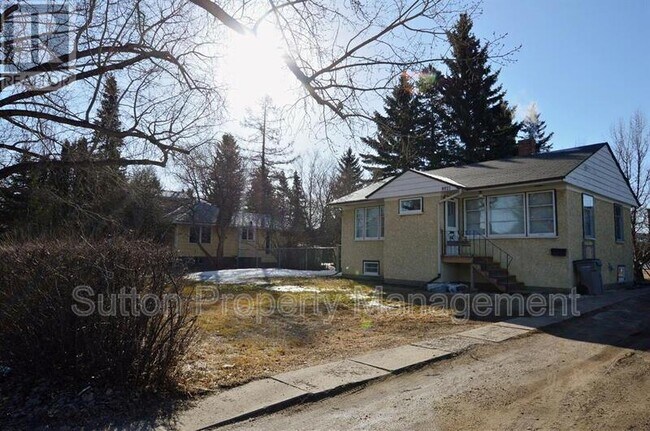 Building Photo - 9925-9106 106 Ave