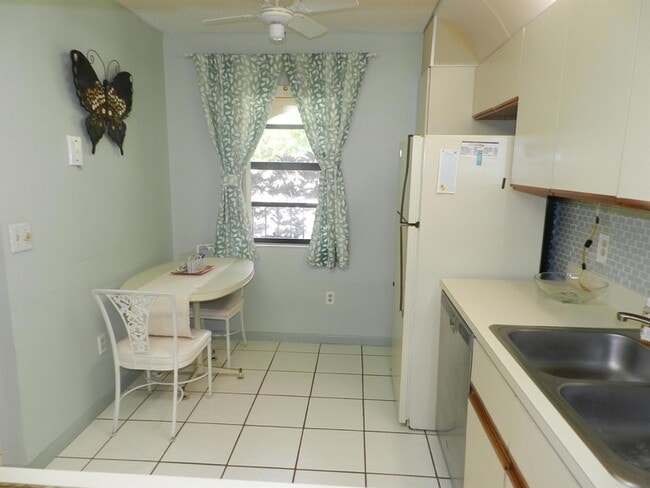 Foto del edificio - 145 Lake Nancy Ln