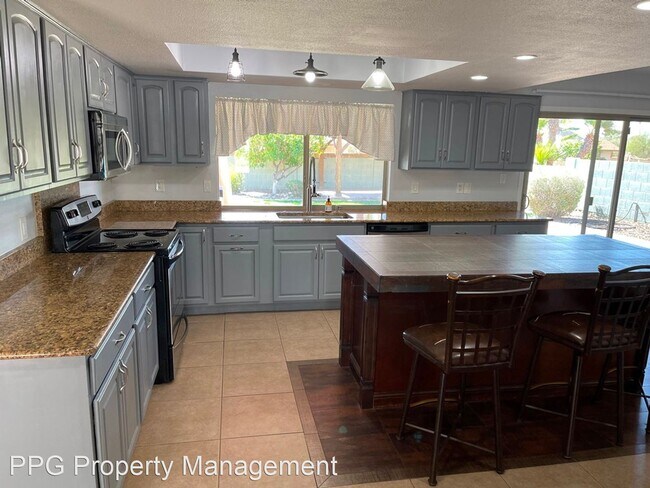 Foto del edificio - 5 br, 2 bath House - 4409 E Grandview Rd