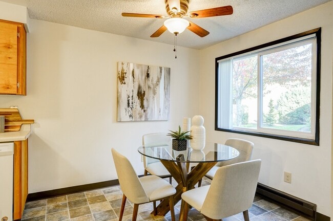 Building Photo - Spacious and immaculate one bedroom! Heat ...