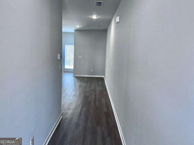 Building Photo - 2557 Swan Lake Dr SW