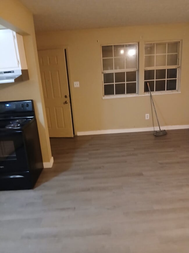 Foto del edificio - 204 N Warren St