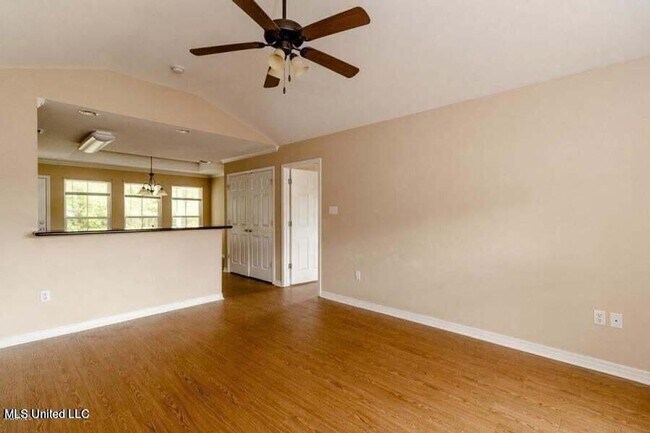 Building Photo - LONG BEACH SCHOOLS - 1256 SQ FOOT, 3 BED, ...