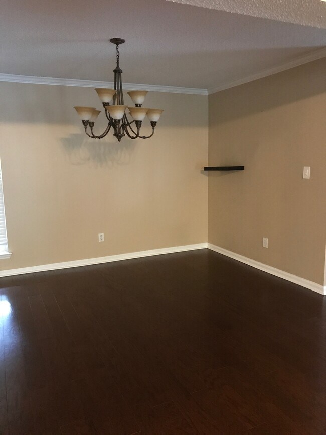 Building Photo - 110 Bridgeway Ln
