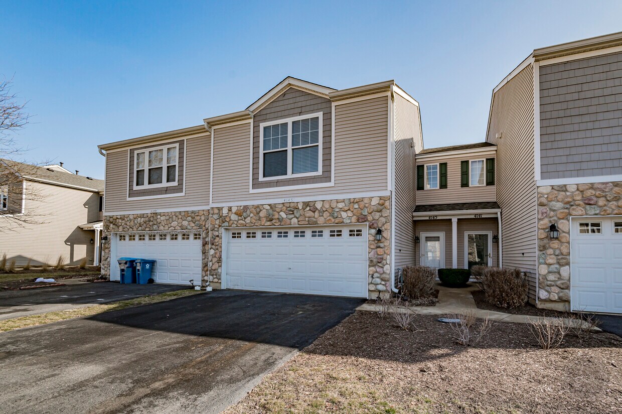 Primary Photo - 4145 Blackstone Dr