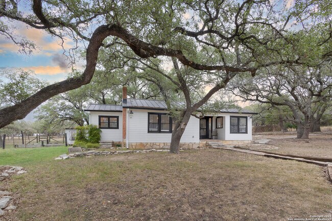 Foto del edificio - 33121 Blanco Rd