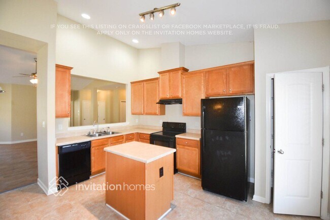 Foto del edificio - 3004 Golf Creek