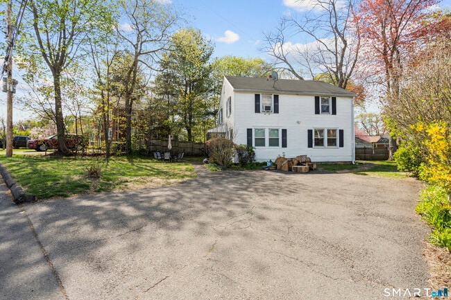 Building Photo - 224 Melville Dr