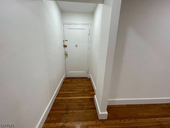 Building Photo - 77 Forest Hill Pkwy