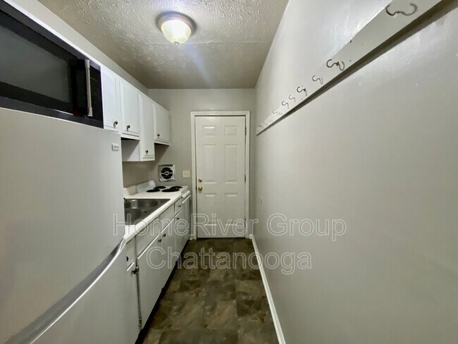 Building Photo - 3718 Fountain Ave