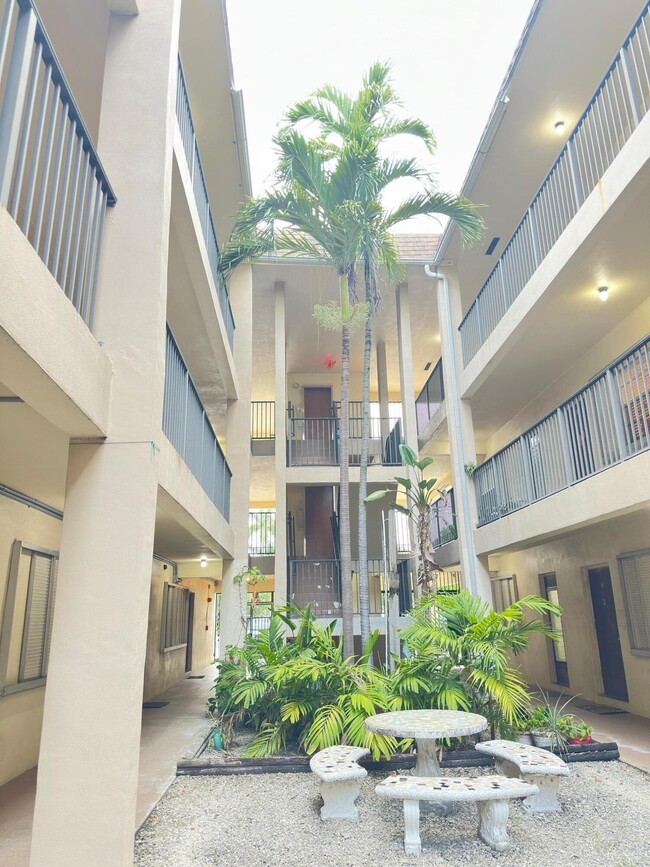 Foto del edificio - 348 S Federal Hwy