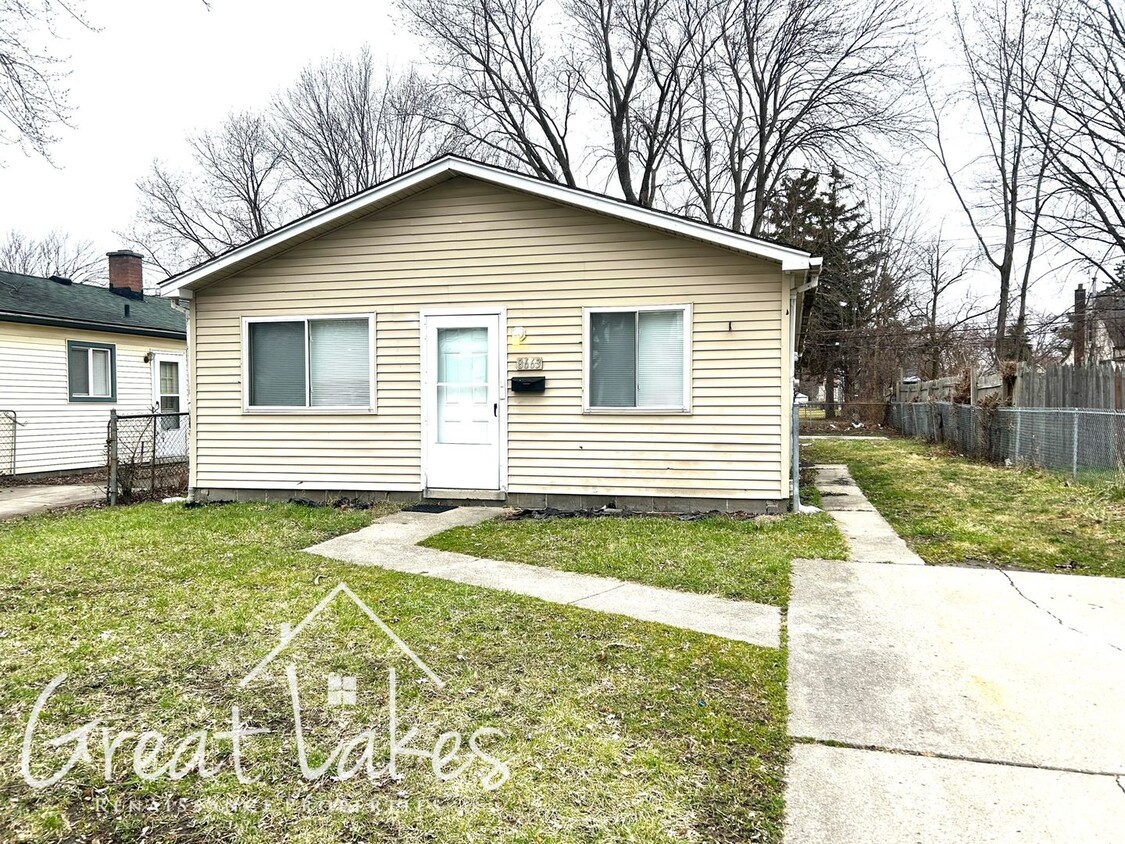 Primary Photo - Charming 4 bedroom / 1 bathroom Warren hou...