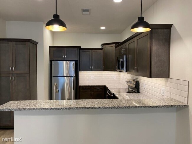 Foto del edificio - 2 br, 2 bath Apartment - 3049 W Cardinal St