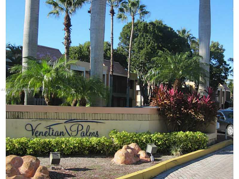 Foto principal - 7919 SW 104th St