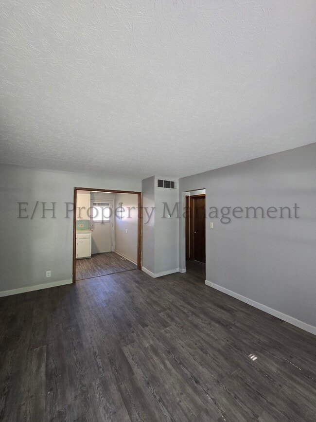 Building Photo - 751 S Governeour Rd