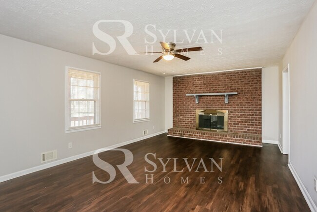 Building Photo - Welcome home to this stunning 4 bedroom, 2...