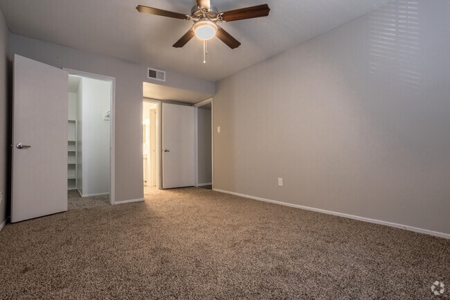 2BR, 1.5BA - 900SF - Primary Bedroom - Northlake Manor Apartments