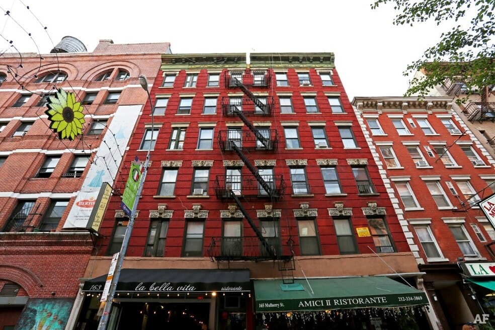 163 Mulberry St