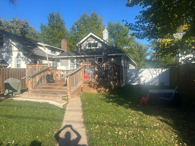 Building Photo - 3739 N Washburn Ave