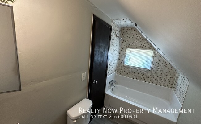 Foto del edificio - Cleveland Heights 1 bedroom 3rd Floor