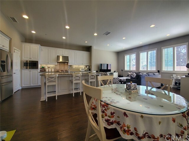 Building Photo - 350 Catalina Way