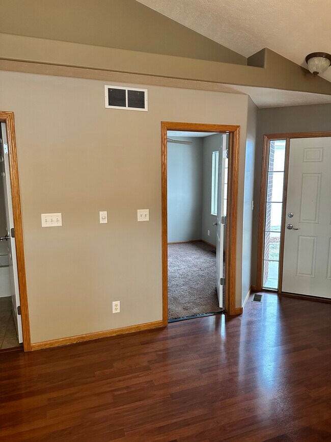 Building Photo - 8417 S Tularosa Ct