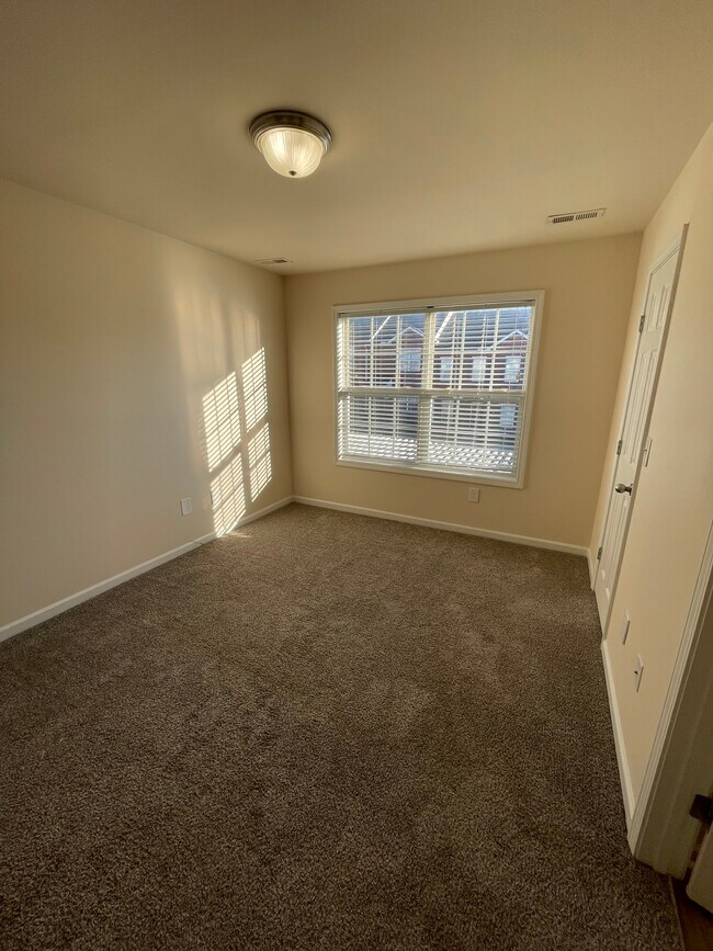 Foto del edificio - 4007 Clinton Ln