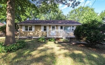 Building Photo - 3904 Bowdoin St