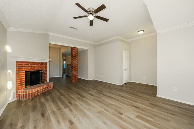 Building Photo - 807 Ponselle Dr