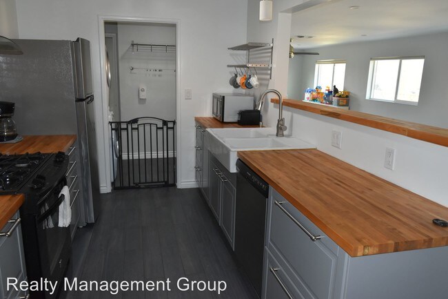 Building Photo - 3 br, 1.5 bath House - 6148 Nagel St