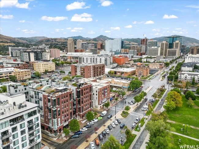 Photo - 360 W Broadway Apartment