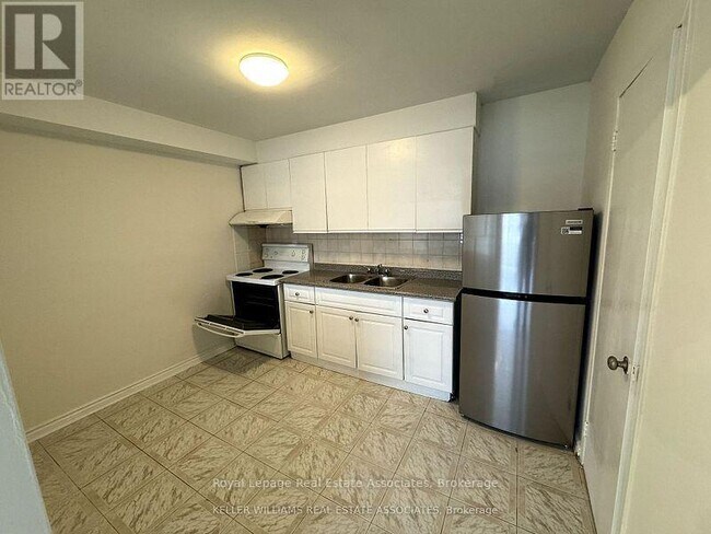 Building Photo - 3071 Hurontario St