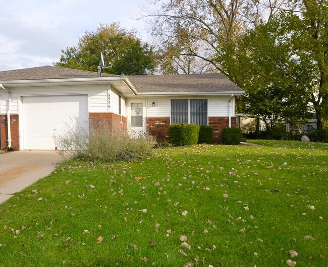 Building Photo - 5939 Fiesta Ave