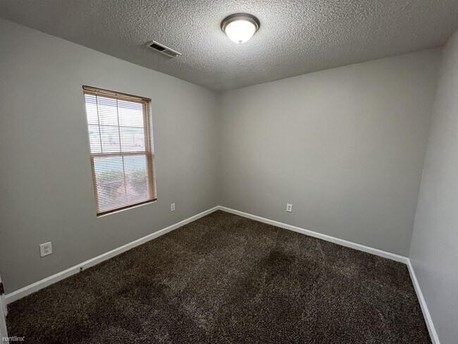 Building Photo - 3 br, 2 bath House - 16 Hillrise Ct