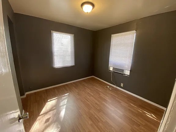 Foto del edificio - 3238 E Easton St