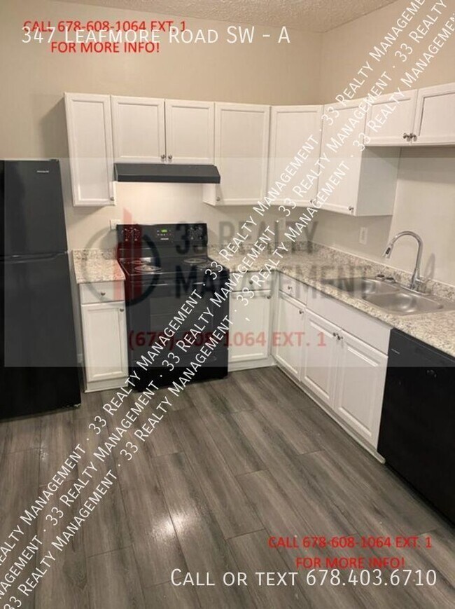Foto del edificio - RARE Opportunity - Large, FULLY RENOVATED ...