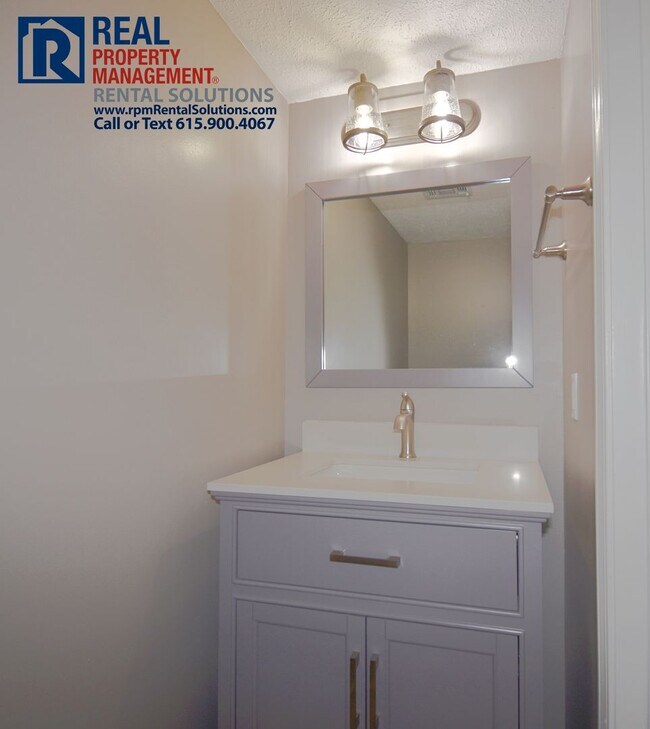 Building Photo - Adorable, remodeled 2 bedroom in Smyrna! S...