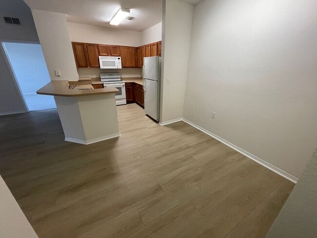 Foto del edificio - 8112 Claire Ann Dr